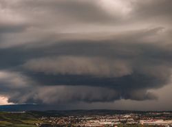 Rio atmosférico atua nas próximas 24h com alertas de tempestades severas e mais 200 mm