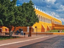 Así es Izamal, el pueblo amarillo de México que fascina con su historia y estética única