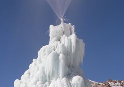 Así es la técnica ancestral para crear glaciares artificiales