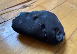 Un meteorito cayó en el dormitorio de una pareja. ¿Qué ocurrió?