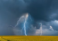 Ciclogênese e intensa frente fria deixam alerta para onda de tempestades no Brasil 