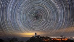 Científicos apuntan a un universo oculto previo al Big Bang que aún deja huella en el espacio