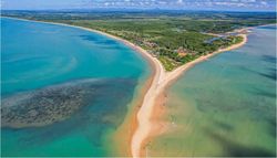 Conheça a praia escondida na Bahia onde é possível 'andar sobre o mar'