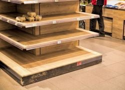 Consommation en hausse, intempéries : y a-t-il vraiment une pénurie d'œufs en France ?