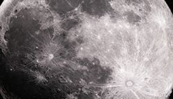 Weder die Vereinigten Staaten noch China: Wem gehört der Mond nach dem Weltraumrecht?
