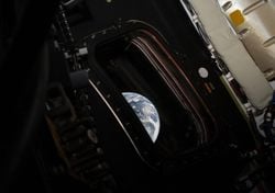 Día 5 de Artemis II: fotos impactantes, fallos técnicos resueltos y los preparativos para el gran sobrevuelo lunar