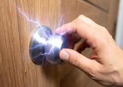 Día Mundial de la Electricidad Estática: el chispazo invisible que nos acompaña todos los días