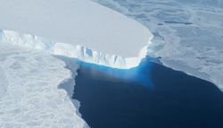 Doomsday-Gletscher schmilzt aggressiver als gedacht: Prognose des Meeresspiegelanstiegs verdoppelt sich