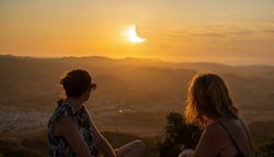 Eclissi solare 12 agosto: il tramonto la renderà ancora più spettacolare, ecco le coste italiane migliori per vederla