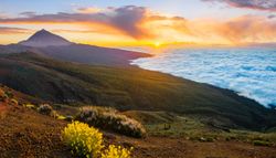 El meteorólogo José Miguel Viñas aclara los factores que están detrás del oscilante mar de nubes en las islas Canarias