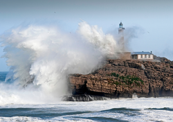 El riesgo extremo en Galicia no acaba hoy: muros de agua de hasta 10 metros golpearán las costas de A Coruña