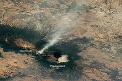 El volcán Popocatépetl sigue resoplando