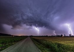 Entre el lunes y el martes llegará un frente atlántico con lluvias y tormentas embebidas
