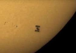 Capturadas imagens espetaculares da passagem da ISS em frente ao Sol