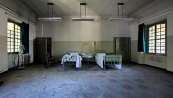 Cet hôpital est abandonné depuis plus de 30 ans, mais tout est resté intact à l'intérieur