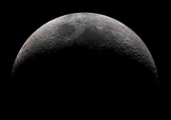 Expertos confirman que la Luna no deja de encoger y que podría sufrir terremotos