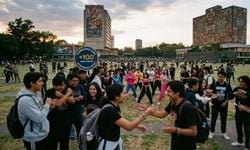 Farmear aura: la tendencia con la que jóvenes en México encuentran alegría y comunidad en espacios públicos