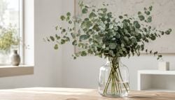 Floreros con ramas: siete árboles y arbustos para llevar volumen, textura y color al interior del hogar