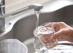 L'eau du robinet bien plus polluée ? 