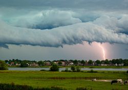 Frente fria acende alerta no Sul para mais tempestades e rajadas de vento