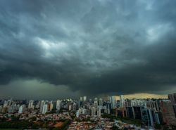 Frente fria traz drástica mudança do tempo no centro-sul do Brasil na próxima semana