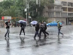 Fuertes lluvias acompañadas de granizo, suspendieron transporte público este viernes en la CDMX