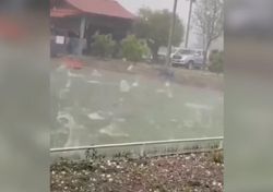 Granizo gigante en Vientiane: una tormenta extrema deja daños y escenas de pánico en la capital de Laos