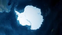 De que forma o tempo tropical influencia a queda de neve na Antártida Ocidental? Um novo estudo traz as respostas