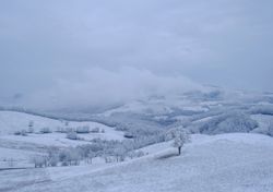 I meteorologi avvertono: da sabato 14 arriva il freddo vero in Italia, neve fino a 700 metri e temperature in picchiata