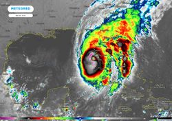 Vientos del huracán Ian alcanzan velocidades al límite de la categoría 5