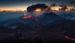 El misterioso fenómeno de las esferas luminosas que vuelan sobre los volcanes: ¿ovnis o fenómeno natural?