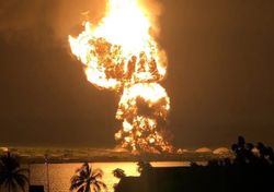 Incendio trágico: rayo cae sobre un depósito de combustible en Cuba