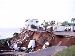 Decenas de muertos en Sudáfrica por las inundaciones