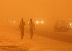 Irak: tormenta de polvo envía al hospital a docena de personas