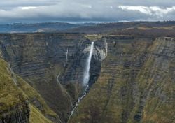 La cascada más alta de la Península Ibérica tiene más de 200 metros de caída: dónde está y cómo visitarla