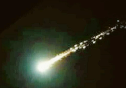 VIDEO Palla di fuoco nei cieli europei: pioggia di meteoriti vicino a Berlino, cos'è successo?