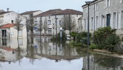 La pluie peut provoquer des inondations...sans mettre fin à la sécheresse