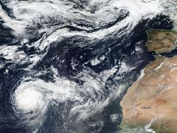 Lorenzo hace historia: es el huracán más intenso y cercano a Europa