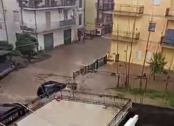 Maltempo eccezionale al Sud: piogge torrenziali, frane e allagamenti tra Calabria e Sicilia. E non è finita