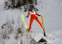 A Predazzo il salto con gli sci sfida gravità e meteo. Le previsioni per le gare olimpiche