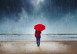 Mudança na previsão: bloqueio anticiclónico no Reino Unido deverá alterar o tempo em Portugal a partir de 29 de abril