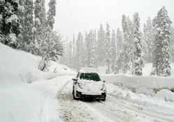 Starker Schneefall begräbt viele Orte in Indien!