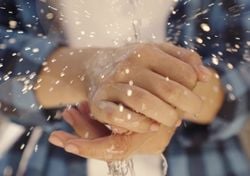 Ni oro ni petróleo: por qué los Emiratos Árabes están "enterrando" su fortuna líquida