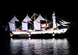 Noche Valdiviana 2026: fecha, artistas invitados y todo sobre el corso fluvial