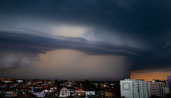 Ciclone e frente fria deixam 7 estados em alerta