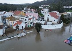 O Sado entrou dentro de Alcácer do Sal e deixou a baixa da cidade debaixo de água