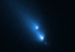 El Hubble descubre "accidentalmente" que el cometa C/2025 K1 (ATLAS) se está fragmentando: "nunca había sucedido antes