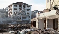 Perché le onde Love sono tra le più lente e pericolose in un terremoto: ecco come distruggono le onde laterali