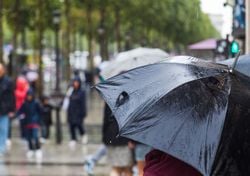 Santiago se prepara para un lunes con lluvia y temperaturas bajas: detalles y horarios