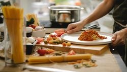 Olvida la regla de las tres comidas al día y come cuando tu cuerpo te lo pida, aconsejan algunos investigadores